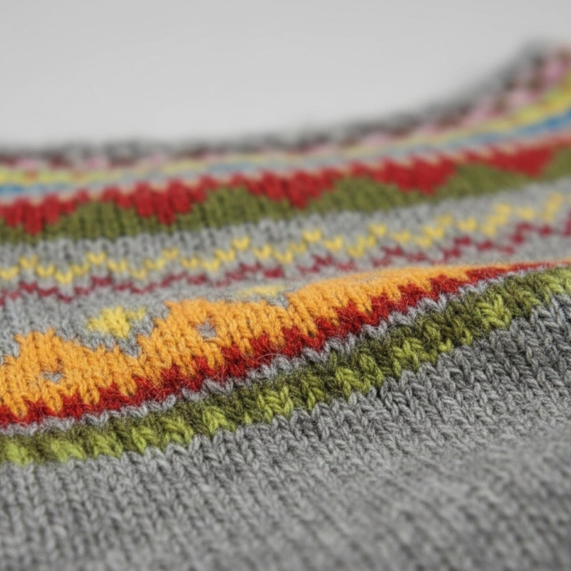 Women's Round Neck Knit Sweater With Pattern Detail-Jivoca