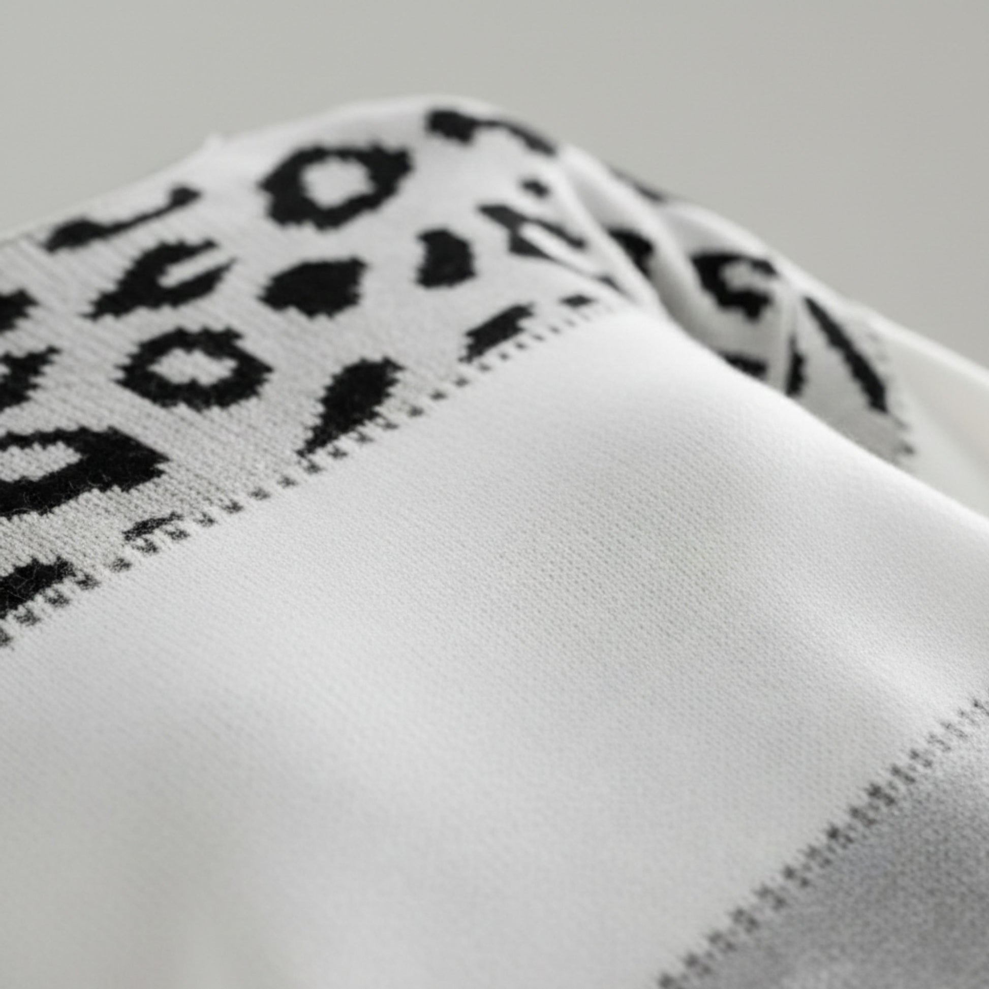 Women's Round Neck Leopard Print Knit Sweater-Jivoca